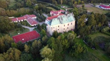 Lutomiersk, Polonya 'daki Tarihi Satış Manastırı.