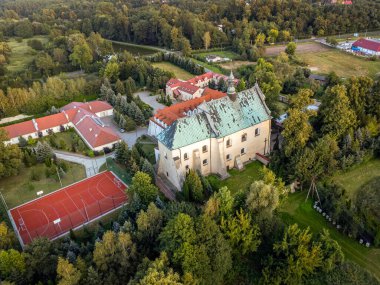Lutomiersk, Polonya 'daki Tarihi Satış Manastırı.