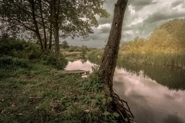 Fine Estate Illuminata Dal Sole Tramonto Sul Fiume Grabia Polonia — Foto Stock