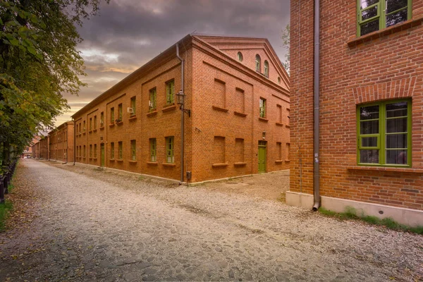 Jasien Nehri 'ndeki fabrika ve konut kompleksi 19. yüzyılda Lodz' un en zengin sanayicisi Karol Scheibler tarafından inşa edildi..
