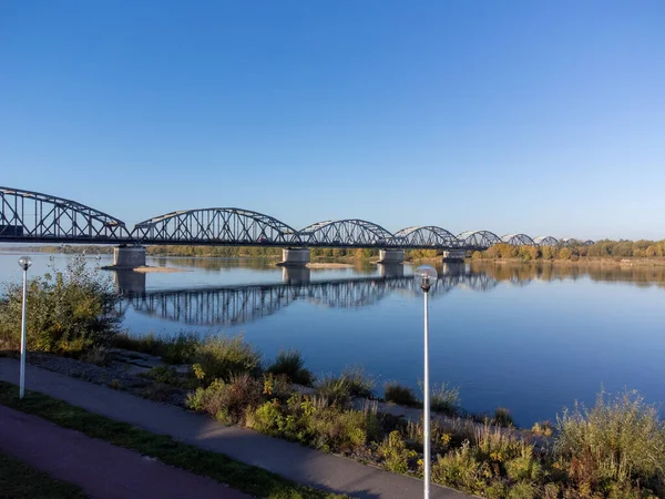 グラディザズ市 ポーランドで最も長い道路や鉄道橋 — ストック写真