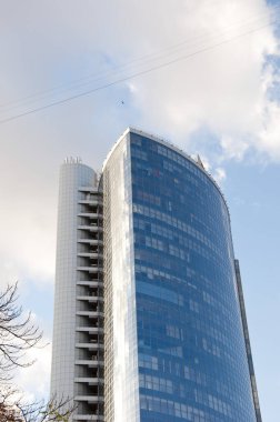 Gökdelen mimarisi. Modern şehir. katlı cephe.