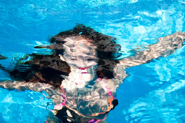 Meisje Dat Onder Water Zwemt Zomervakantie Onderwater — Stockfoto