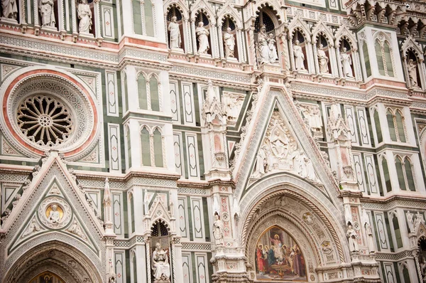 イタリアの宗教建築のフィレンツェ大聖堂外観のファサード — ストック写真