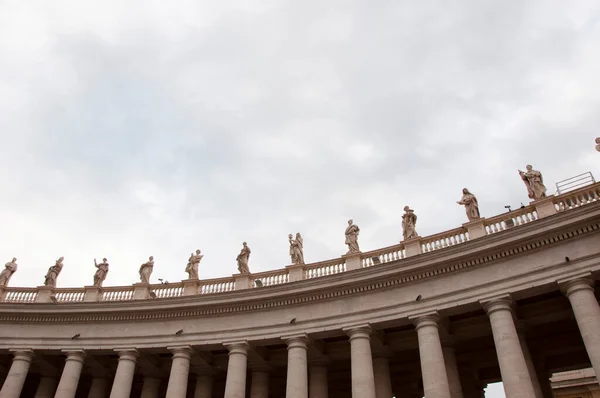 Architectural Detail Saint Peters Basilica Colonnade Statues Standing Columns — Zdjęcie stockowe