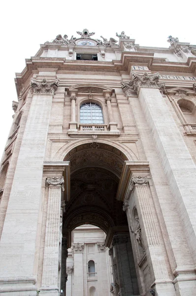 Architektoniczny Detal Architektury Łukowej Bazyliki Piotra Watykanie — Zdjęcie stockowe