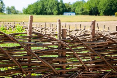 Pyrohiv, Ukrayna 'daki etnografik açık hava müzesinde doğal söğüt hasır çit yapısı.