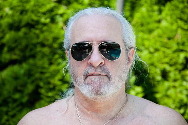 Portret Van Oude Man Zomerzonnebril Zomervakantie Pensioen Zomervakantie — Stockfoto