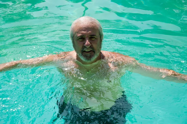 Retired Man Swimming Summer Pool Summertime Vacation — Foto de Stock