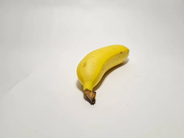 Banana Amarela Sobre Fundo Branco — Fotografia de Stock