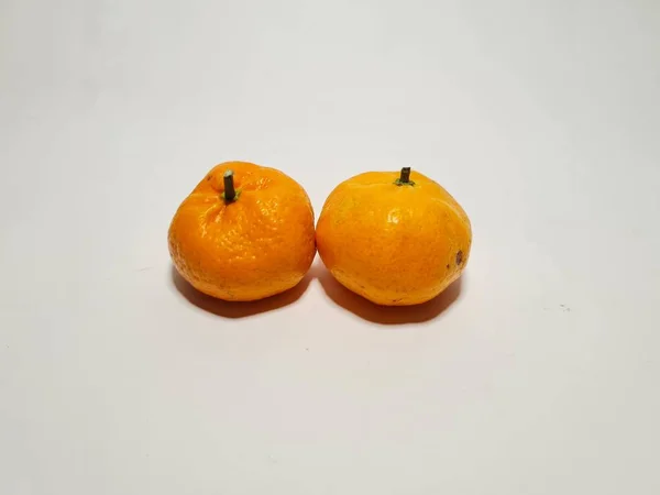 Fruit Orange Jaune Sur Fond Blanc — Photo