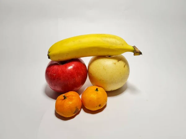 Eine Sammlung Von Früchten Auf Weißem Hintergrund — Stockfoto