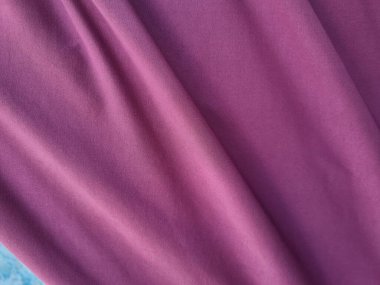 Kırmızı kumaş, gölgeli soyut arkaplan