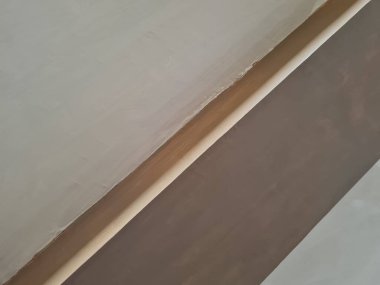 Soyut arkaplan fotoğrafı beyaz boyayla kahverengi boyayı birleştiren bir duvar tasviri