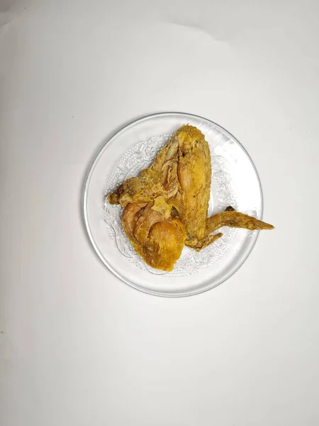 Smażony Kurczak Talerzu Białym Tle — Zdjęcie stockowe