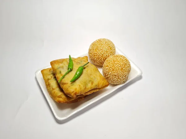 Street Food Con Nome Martabak Salato Onde Onde Sfondo Bianco — Foto Stock