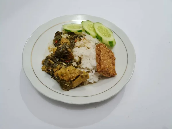 Witte Rijst Met Een Bijgerecht Van Tofu Gesneden Gesneden Belegd — Stockfoto