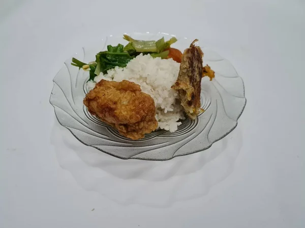 Indonesian Cuisine Namely White Rice Clear Vegetables Fried Tofu Fried — стоковое фото