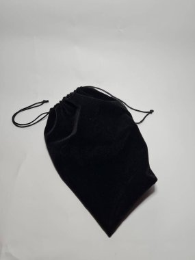 Siyah bez çanta beyaz üzerine izole