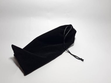 Siyah bez çanta beyaz üzerine izole