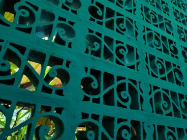 Süs arkaplanı mavi boyayla inşa ediliyor