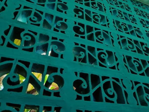 Süs arkaplanı mavi boyayla inşa ediliyor