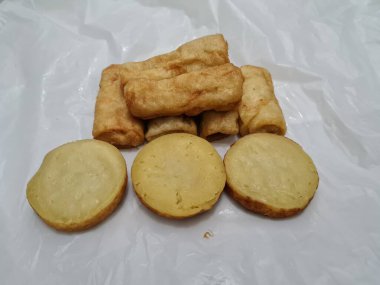 Endonezya 'dan gelen abur cuburlar çamur kekleri ve tavukla doludur.