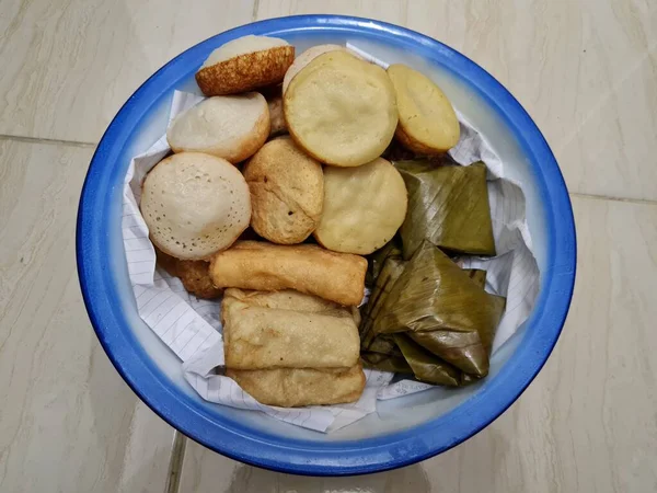 Snacks Indonesia Mud Cakes Apem Cakes Chicken Filled Risoles Mendut — стоковое фото