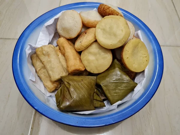 Snacks Indonesia Mud Cakes Apem Cakes Chicken Filled Risoles Mendut — Stok Foto