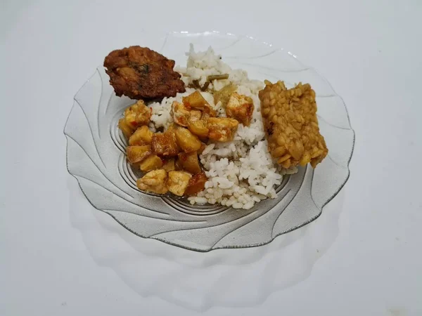 Dish Indonesia Contains White Rice Fried Tempeh Fried Corn Omelet — стокове фото