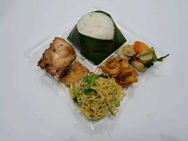Dish Indonesia Contains White Rice Fried Noodles Fried Chili Sauce — Stok Foto