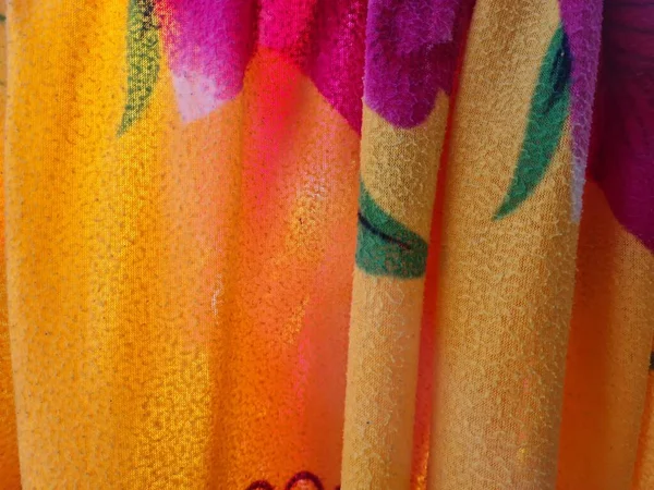 Sarı battaniye desenli soyut kumaş arkaplan ve diğer renk kombinasyonları