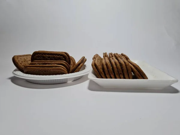 面粉和其他有巧克力味的配料做成的小点心叫做饼干 — 图库照片