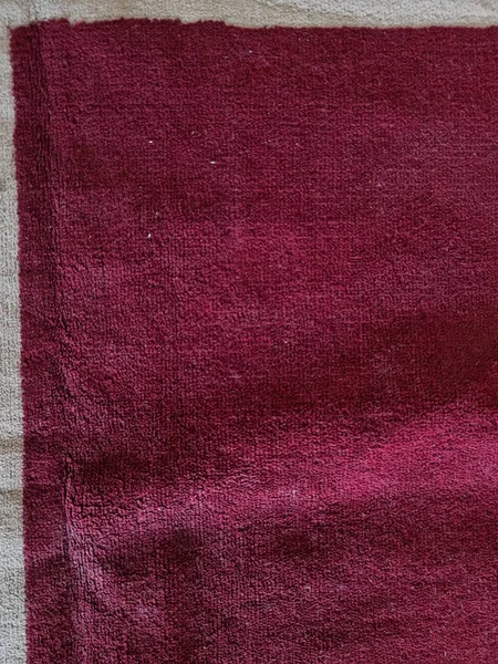 Tapis Fibre Douce Rouge Avec Une Combinaison Couleurs Blanches — Photo