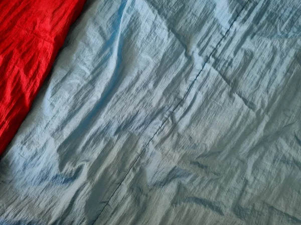 Streszczenie Teksturowane Tło Tkaniny Śluzowej Modlitwy Kolorach Czerwonym Jasnoniebieskim — Zdjęcie stockowe