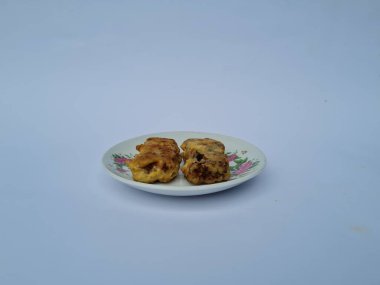 Soya fasulyesi ve buğday unundan yapılmış kızarmış atıştırmalıklar.