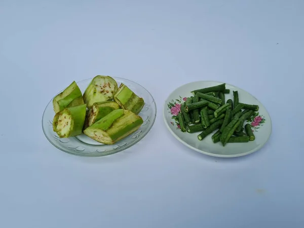 Slices Green Eggplant Green Beans Isolated White Blue Combination — Stockfoto