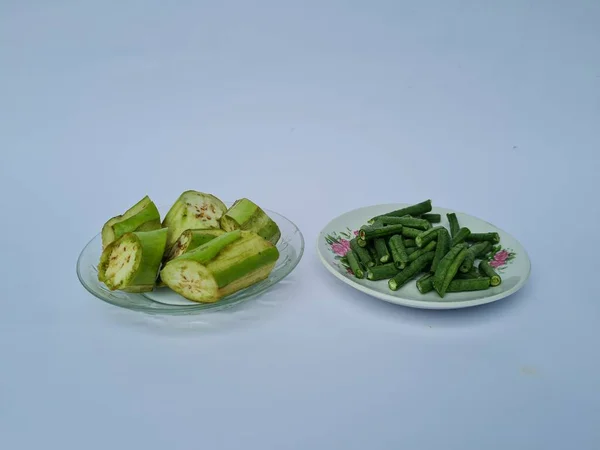Slices Green Eggplant Green Beans Isolated White Blue Combination — Fotografia de Stock