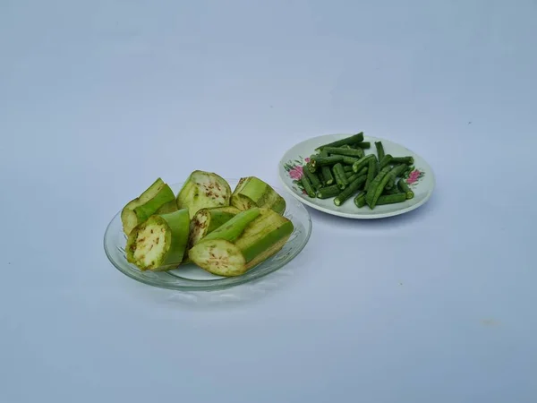 Slices Green Eggplant Green Beans Isolated White Blue Combination — Foto de Stock