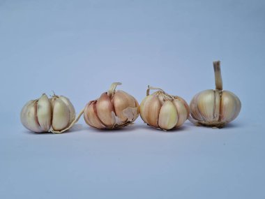 Mutfakta baharat pişirmek ahşap üzerinde sarımsak