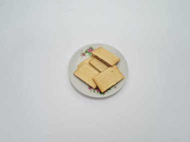 Un ve çikolata tadı olan diğer malzemelerden yapılan abur cuburlara bisküvi denir.