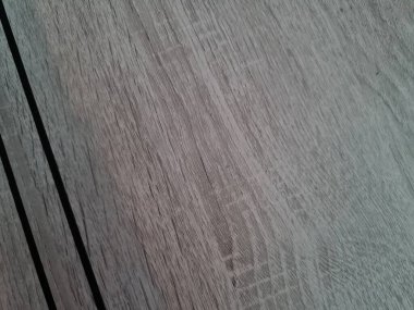 Soyut arka plan desenli kahverengi ahşap kapı ve siyah çizgiler.