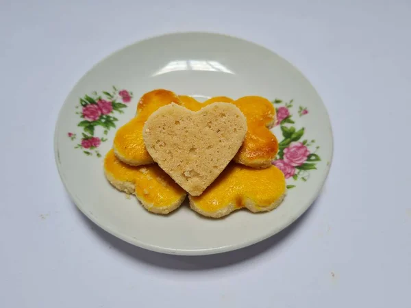 Lille Snack Fra Indonesien Form Brunt Hjerte Lavet Jordnøddemel Andre - Stock-foto
