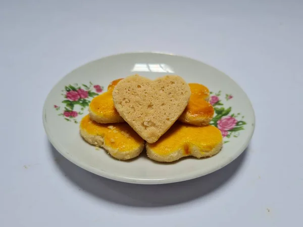 Lille Snack Fra Indonesien Form Brunt Hjerte Lavet Jordnøddemel Andre - Stock-foto