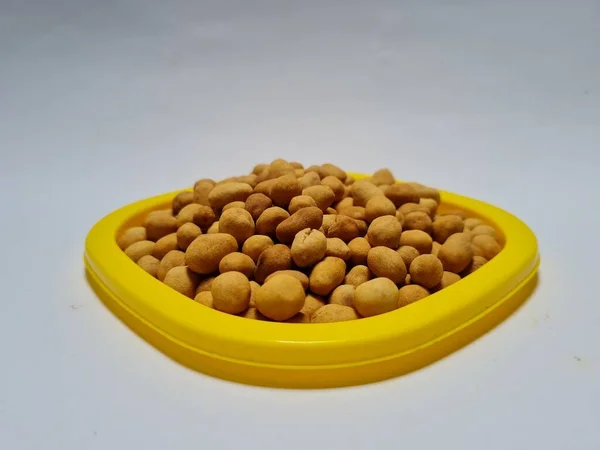 Brown Fried Peanuts Savory Taste Yellow Container — Zdjęcie stockowe