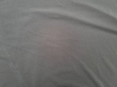 Katları bir gölge oluşturan soyut gri desenli kumaş arkaplanı