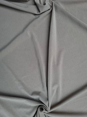 Katları bir gölge oluşturan soyut gri desenli kumaş arkaplanı