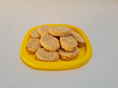 Sweet sago cake made from sugar flour and other ingredients in a yellow container