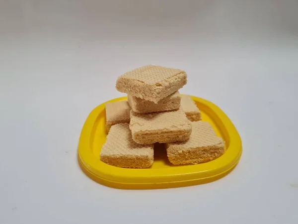 Snacks Made Crunchy Sweet Sugar Powder Called Wafers Yellow Container — Stok Foto