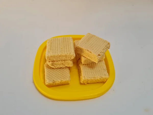 Snacks Made Crunchy Sweet Sugar Powder Called Wafers Yellow Container — Stok Foto